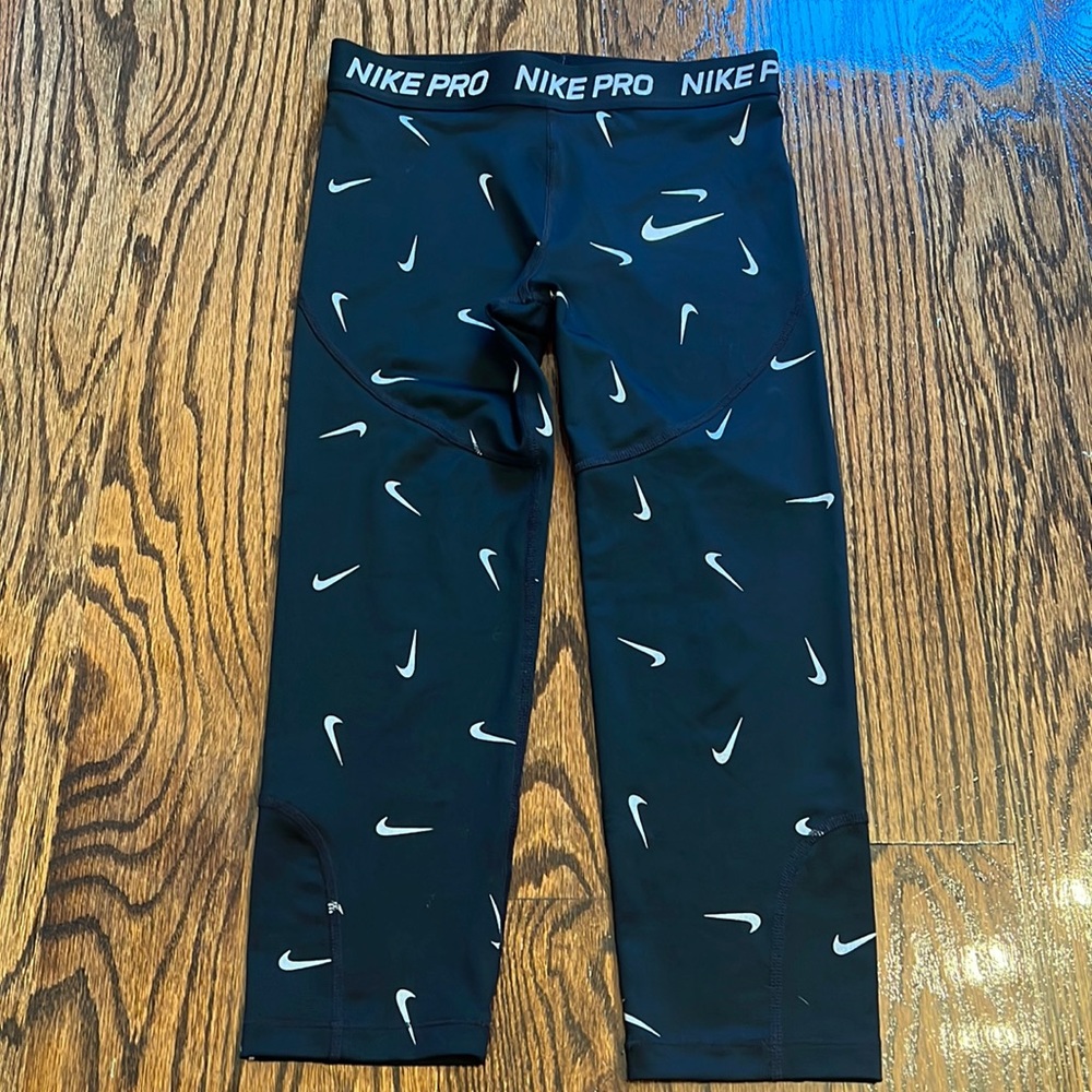 NWOT Nike Pro Dri-Fit Youth Large running 3/4 length leggings
